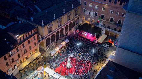 bacheca coppie verona|Città